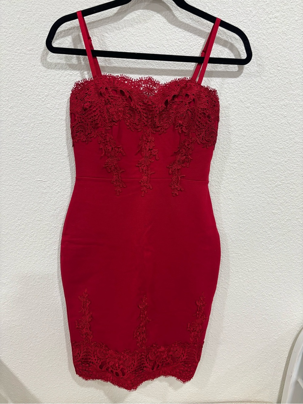 Haute Monde Red Lace Bodycon Dress - Size Medium